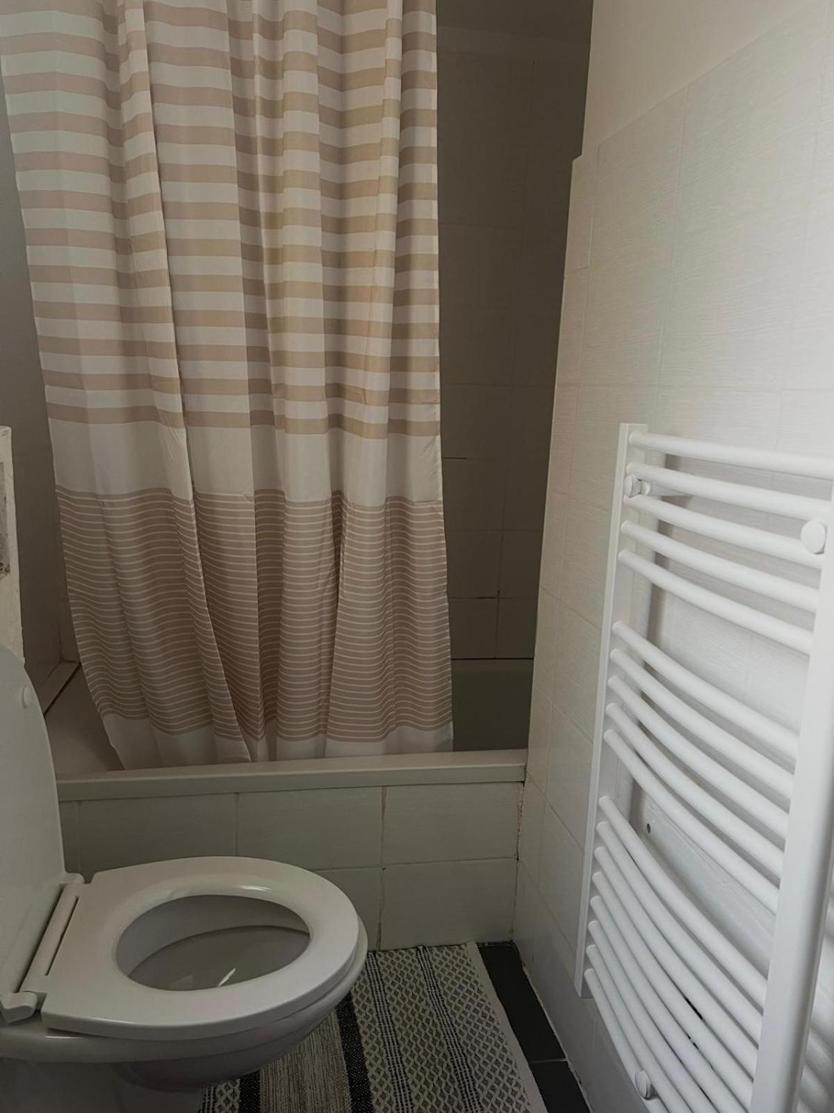 Cozy Studio Near Promenade Nizza Esterno foto